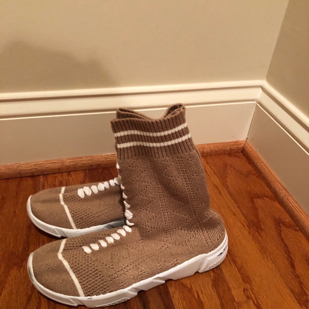 Sock Shoes - Picture 2 of 3